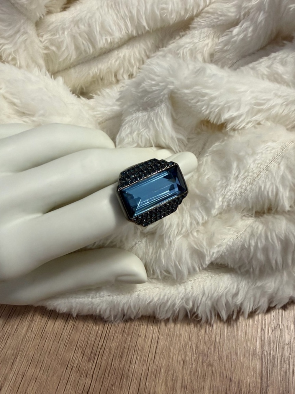 Givenchy Women’s Ring Size 7